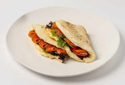 Белковый омлет, запеченный в тортилье 