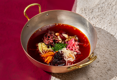 Борщ с копчёной грудинкой и черносливом