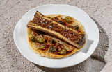 Костный мозг с кунжутом и жареной лепёшкой