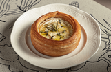 Слоёный тарт с камамбером и травами