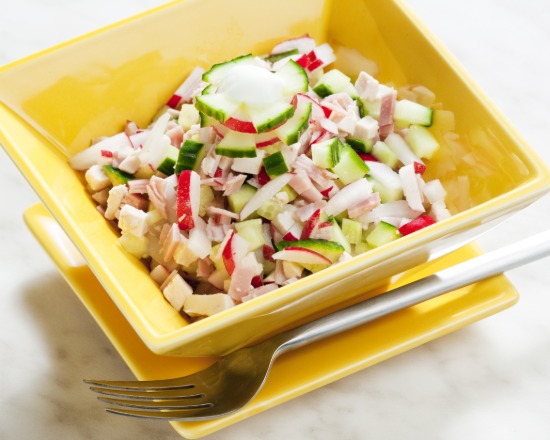 Салат с ветчиной и редиской